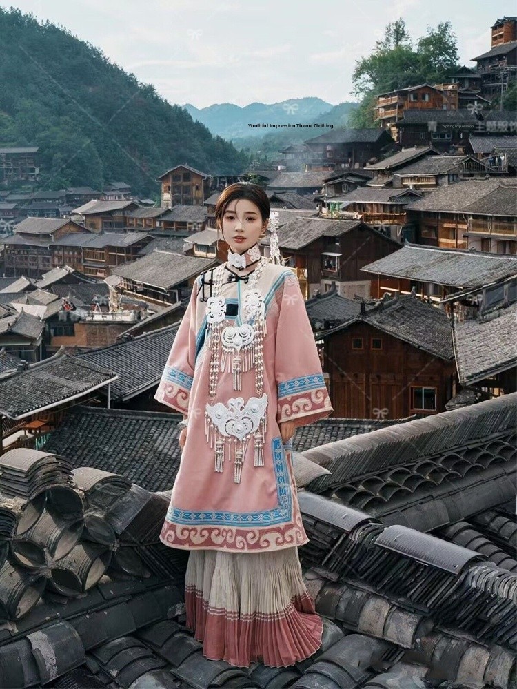 Ethnic Fashion Shoot - Roze kleding in etnische stijl voor