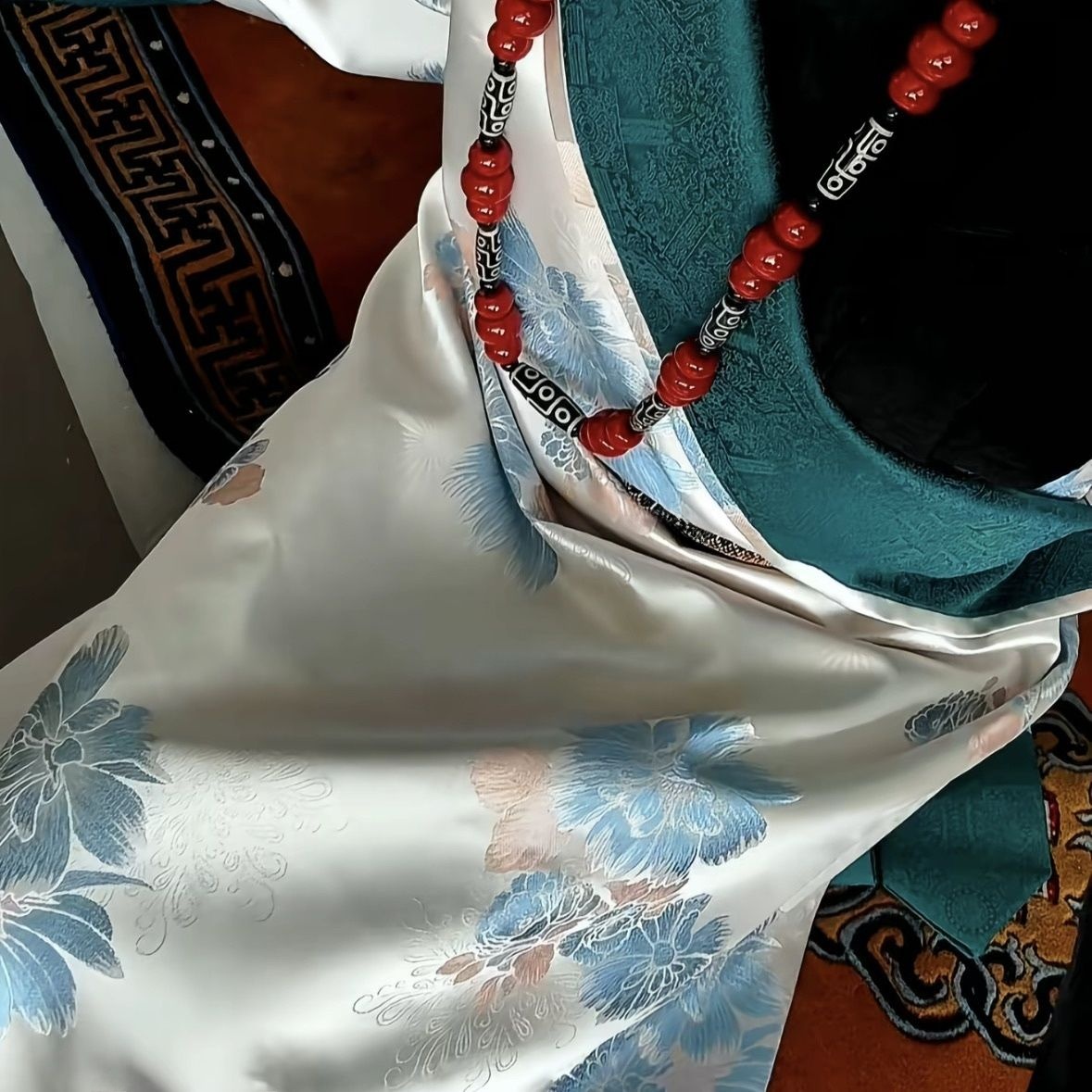 Nieuw Tibetaans Bhutanese kost - Ethnic Fashion Shoot recensie en prijs