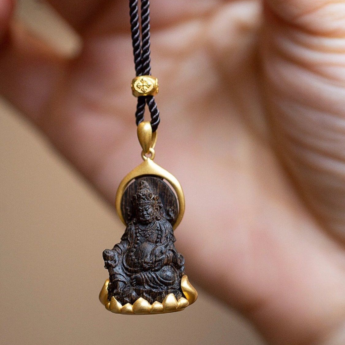 Gele God van de Rijkdom-hanger - Ethnic Fashion Meaning recensie en prijs